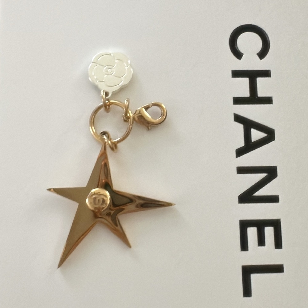 2025 CHANEL Holiday Charm and Gold Star with Flower Keychain